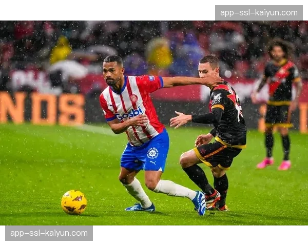 赫罗纳3-2比利亚雷亚尔，技术流对决主队笑到最后