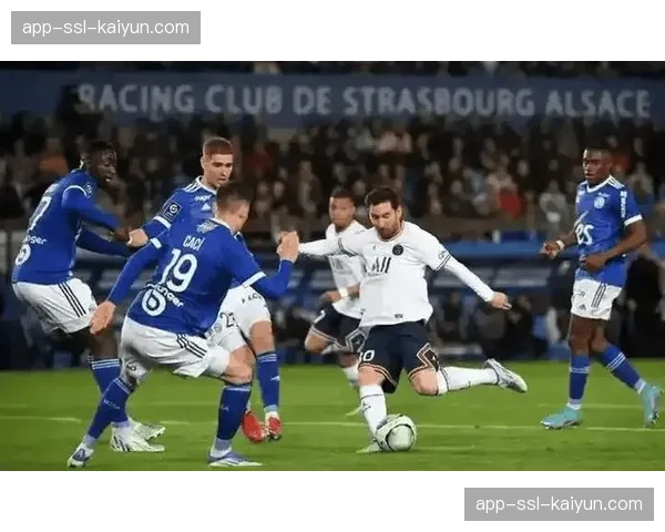 法甲赛季末冲刺阶段：争冠、欧战与保级形势解读